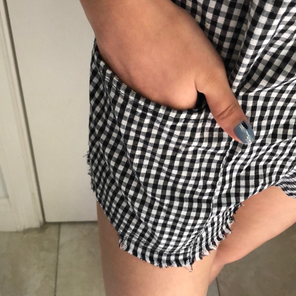 A romper - Picture 5 of 5